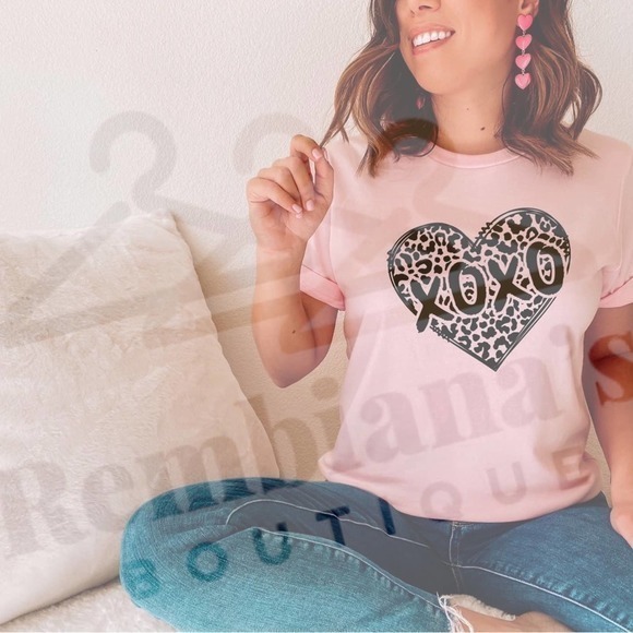 Xoxo animal print heart valantines day short sleeve shirt‎ unisex sizing - Picture 1 of 4